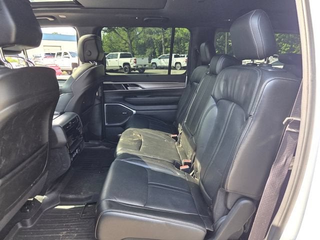 2023 Jeep Wagoneer Base