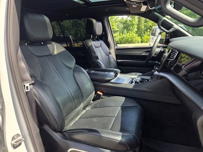 2023 Jeep Wagoneer Base