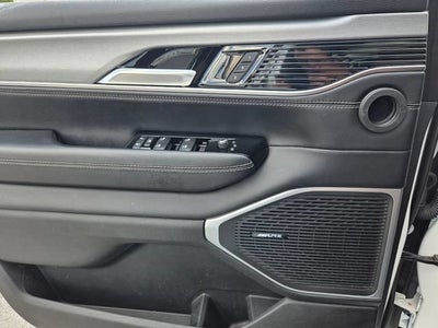 2023 Jeep Wagoneer Base