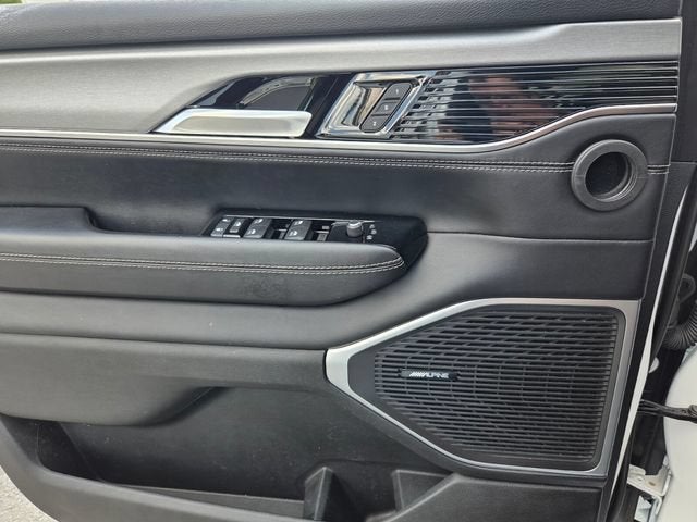 2023 Jeep Wagoneer Base