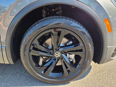 2024 Volkswagen Tiguan SE R-Line Black