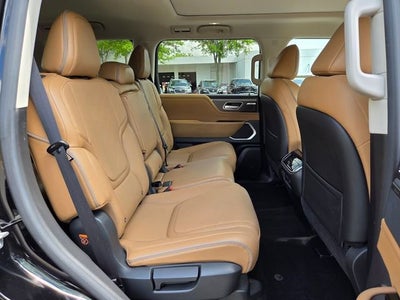 2025 INFINITI QX80 LUXE