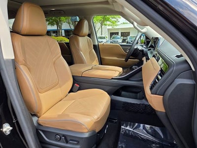 2025 INFINITI QX80 LUXE