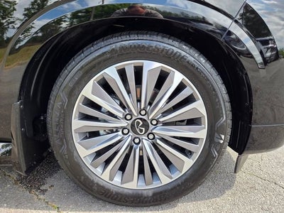 2025 INFINITI QX80 LUXE