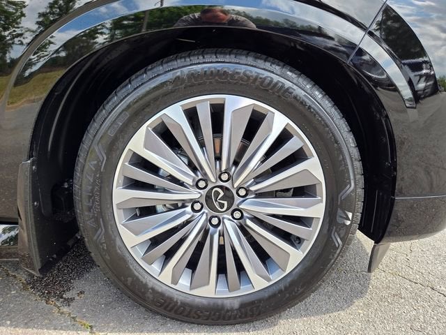 2025 INFINITI QX80 LUXE