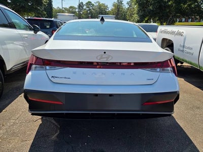 2025 Hyundai Elantra Hybrid Limited