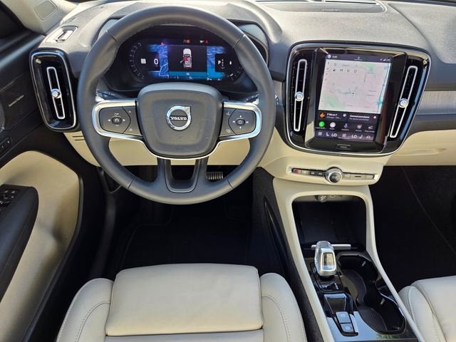 2023 Volvo XC40 Ultimate Dark Theme