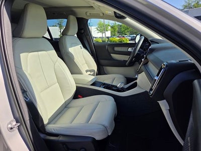 2023 Volvo XC40 Ultimate Dark Theme