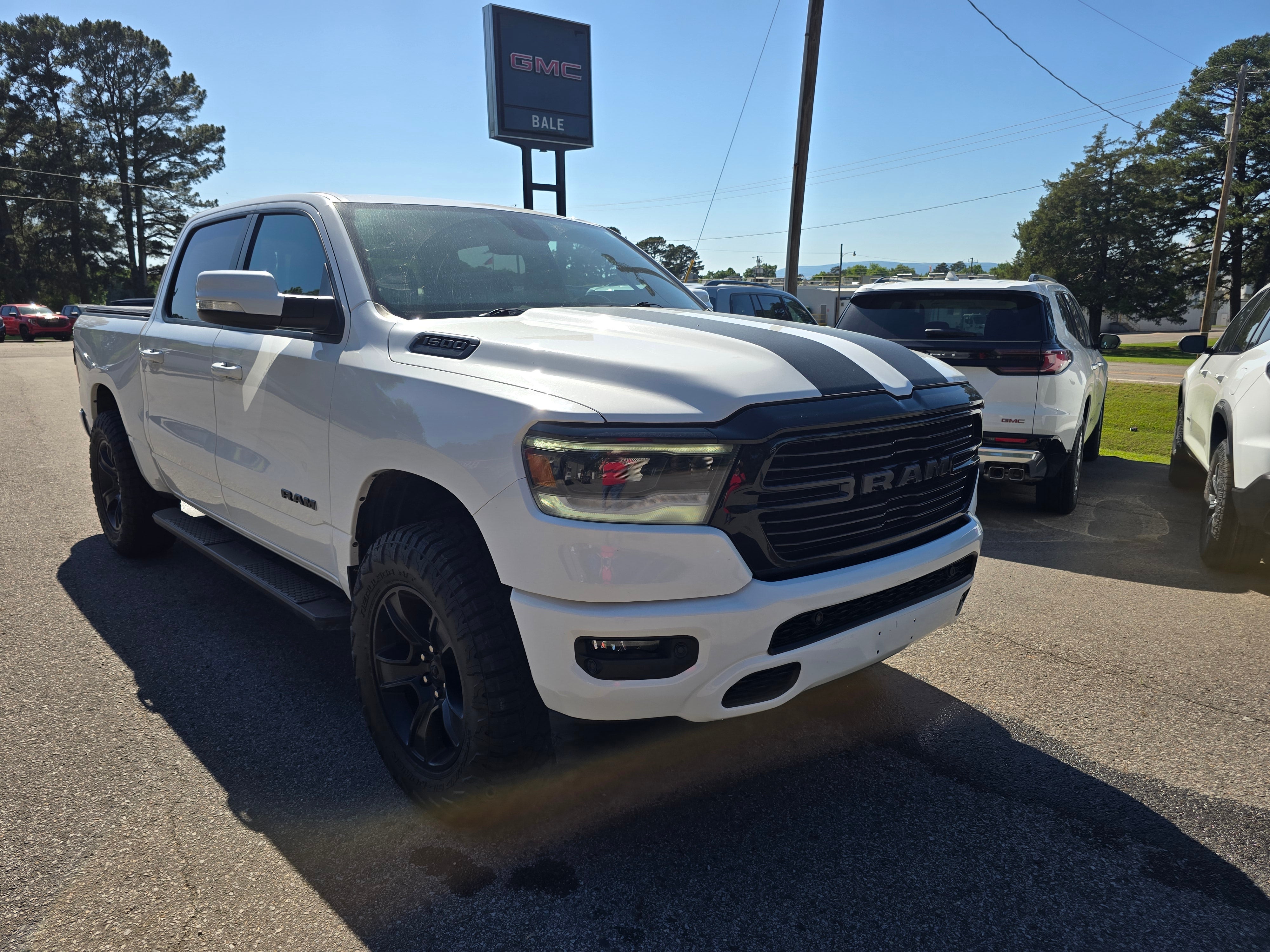 2020 RAM 1500 Big Horn/Lone Star 4x4 Crew Cab 5'7's photo