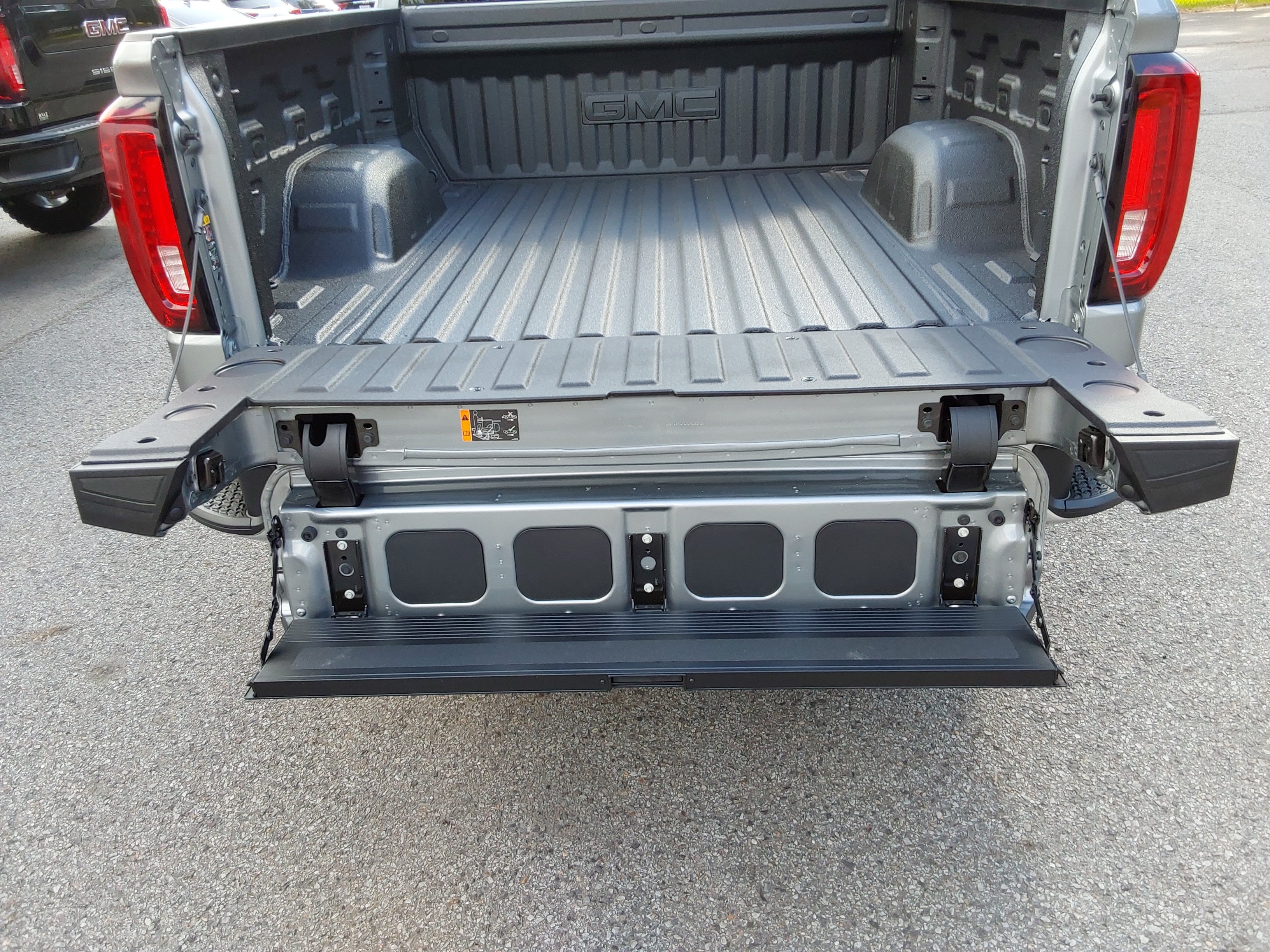 2026 GMC Sierra 1500 SLT - Photo 19